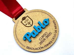 Medalla de graduación de madera