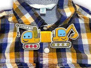 Pajarita de madera de grúa y excavadora