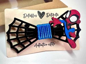 Pajarita de madera de Spidey